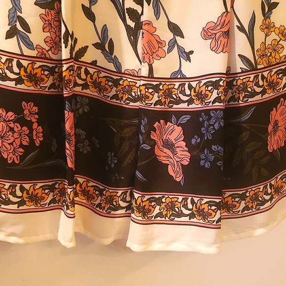 Spring Romper size small - Picture 4 of 5